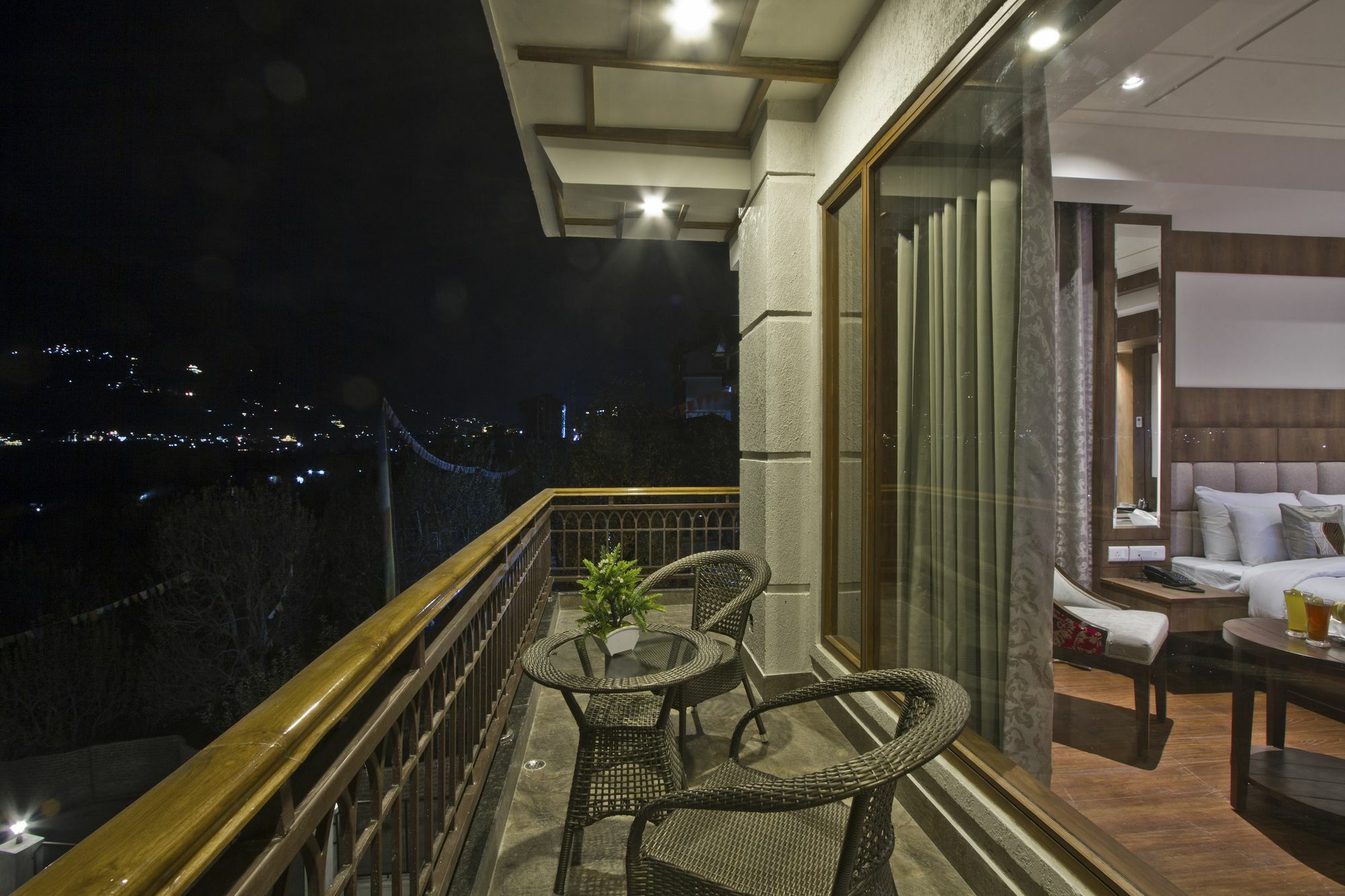 Alokik Resort- Pure Veg Manali  Luaran gambar